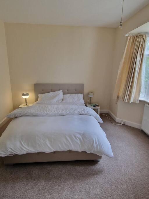 Lovely 2 Bedroom !