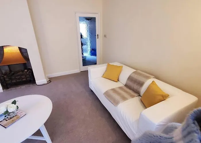 Lovely 2 Bedroom Bungalow !