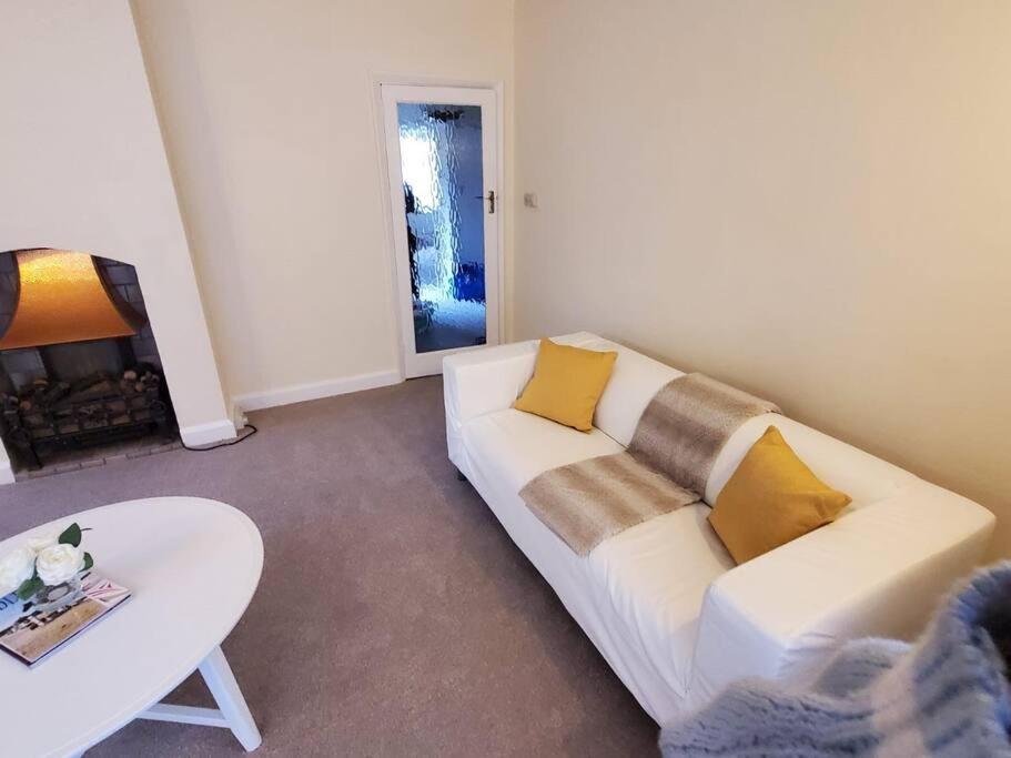 Apartment Lovely 2 Bedroom ! *